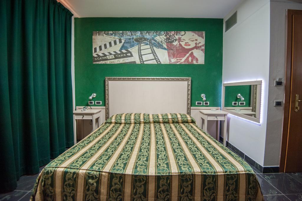 Orange Motel Vergiate Eksteriør billede