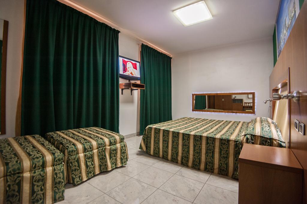 Orange Motel Vergiate Eksteriør billede