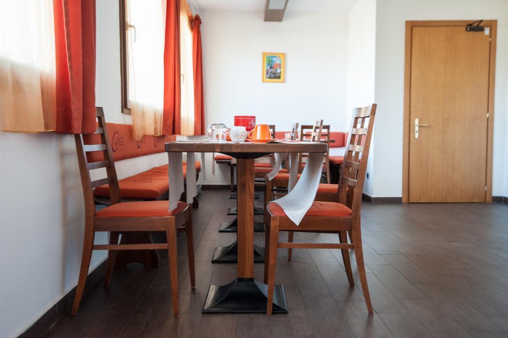 Orange Motel Vergiate Eksteriør billede