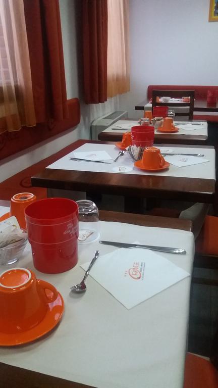 Orange Motel Vergiate Eksteriør billede