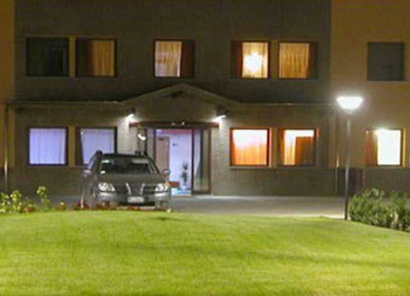 Orange Motel Vergiate Eksteriør billede