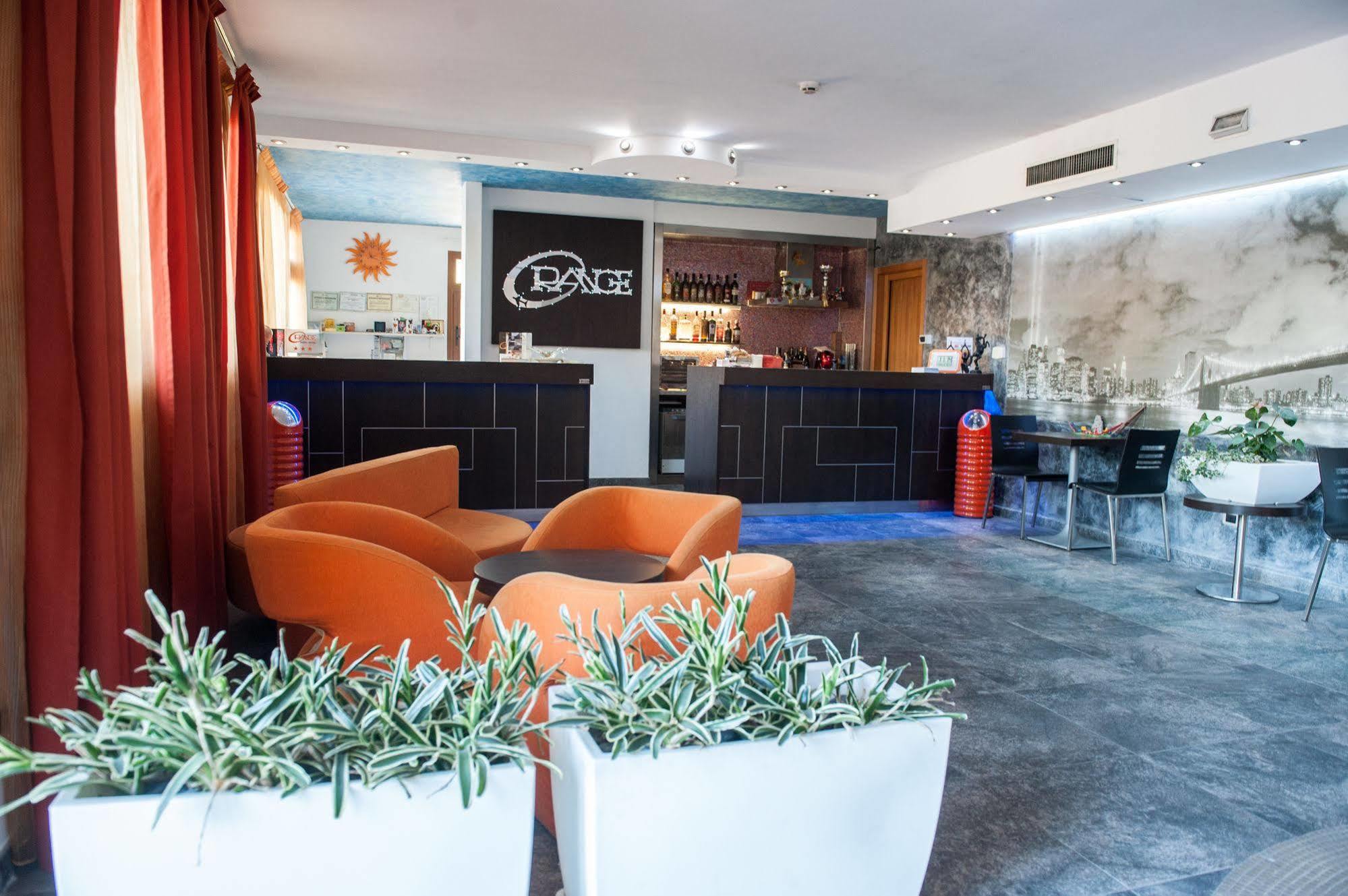 Orange Motel Vergiate Eksteriør billede