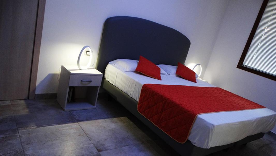 Orange Motel Vergiate Eksteriør billede