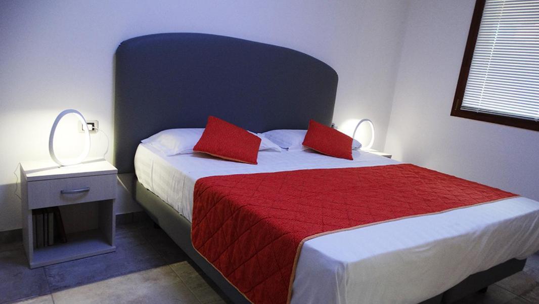 Orange Motel Vergiate Eksteriør billede